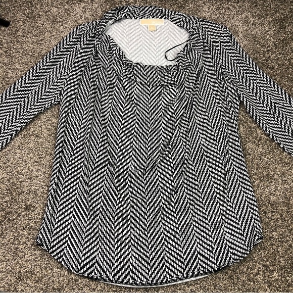 MICHAEL Michael Kors Black White Chevron Print Cowl Neck Long Sleeve Size Small - Picture 2 of 8